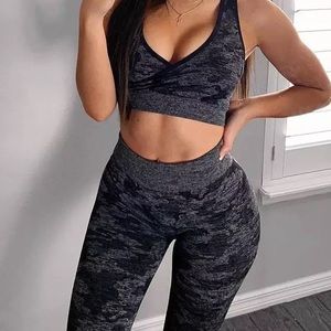 Camo seamless high waisted leggings 😍